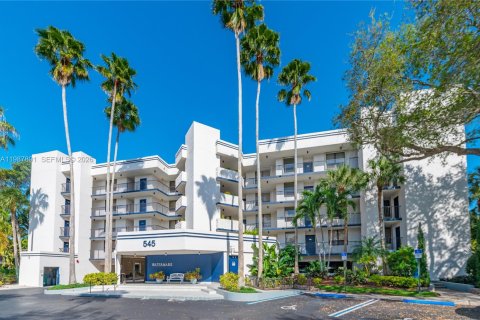 Кондоминиум с 2 спальнями в Дания-Бич, Флорида № 2051832