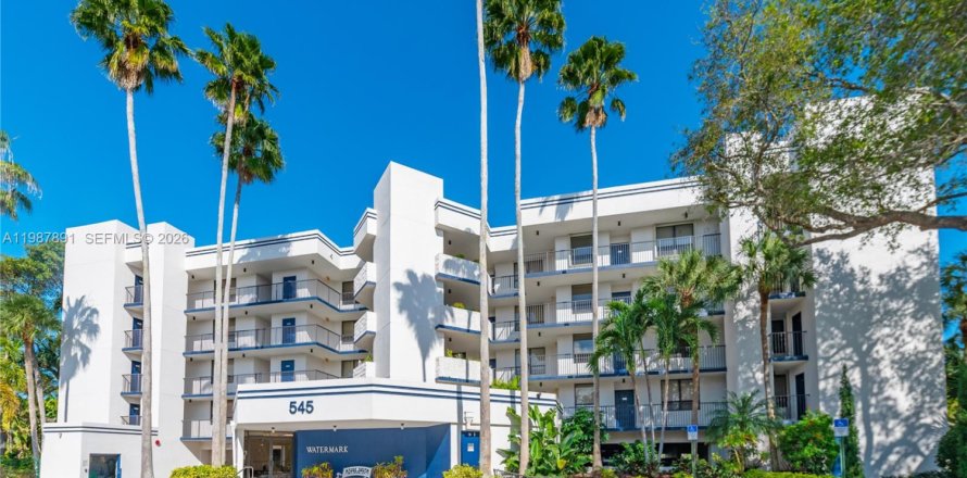 Кондоминиум с 2 спальнями в Дания-Бич, Флорида № 2051832