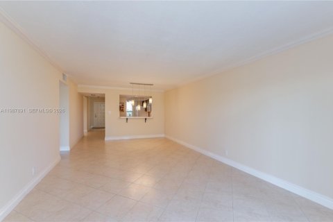 Снять в аренду кондоминиум в Дания-Бич, Флорида 2 спальни, 104.61м2, № 2051832 - фото 13