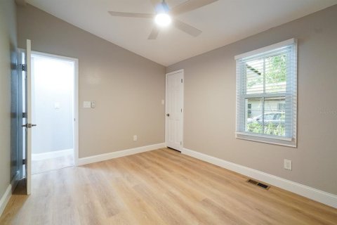 House in Orlando, Florida 3 bedrooms, 105.82 sq.m. № 2150241 - photo 13