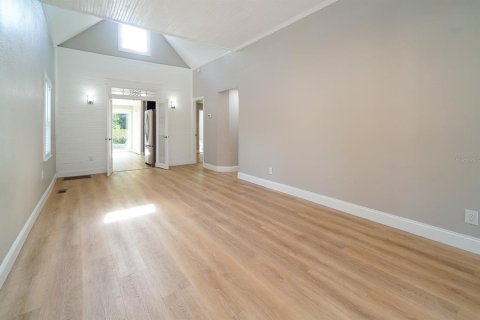 House in Orlando, Florida 3 bedrooms, 105.82 sq.m. № 2150241 - photo 5