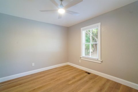 House in Orlando, Florida 3 bedrooms, 105.82 sq.m. № 2150241 - photo 14