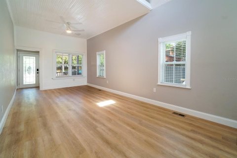 House in Orlando, Florida 3 bedrooms, 105.82 sq.m. № 2150241 - photo 4