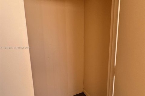 Copropriété à louer à Doral, Floride: 1 chambre, 75.25 m2 № 1995624 - photo 14
