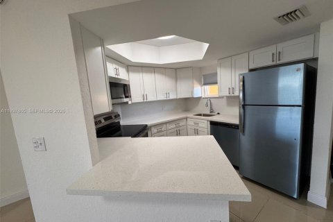 Copropriété à louer à Doral, Floride: 1 chambre, 75.25 m2 № 1995624 - photo 2