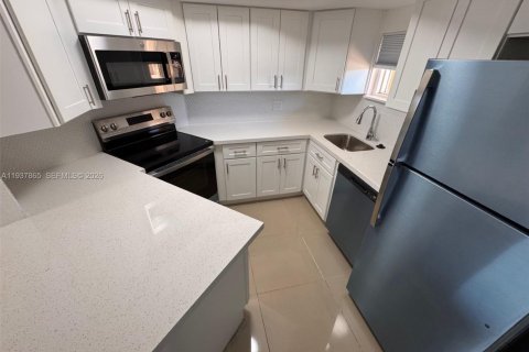 Copropriété à louer à Doral, Floride: 1 chambre, 75.25 m2 № 1995624 - photo 3