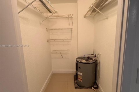 Copropriété à louer à Doral, Floride: 1 chambre, 75.25 m2 № 1995624 - photo 12