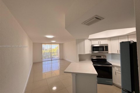 Copropriété à louer à Doral, Floride: 1 chambre, 75.25 m2 № 1995624 - photo 6