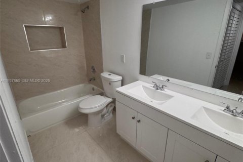 Copropriété à louer à Doral, Floride: 1 chambre, 75.25 m2 № 1995624 - photo 8