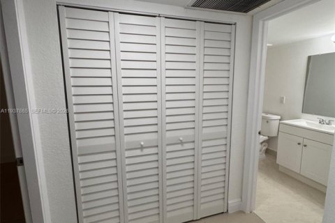 Copropriété à louer à Doral, Floride: 1 chambre, 75.25 m2 № 1995624 - photo 10