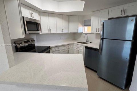 Copropriété à louer à Doral, Floride: 1 chambre, 75.25 m2 № 1995624 - photo 7