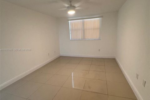 Copropriété à louer à Doral, Floride: 1 chambre, 75.25 m2 № 1995624 - photo 11