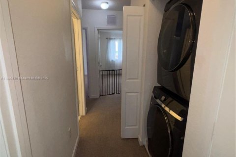 Townhouse in Florida City, Florida 4 bedrooms, 160.72 sq.m. № 1930622 - photo 22
