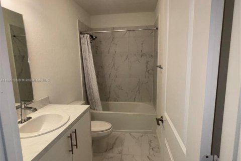 Townhouse in Florida City, Florida 4 bedrooms, 160.72 sq.m. № 1930622 - photo 20