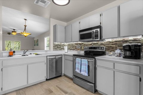 Villa ou maison à louer à Kissimmee, Floride: 3 chambres, 128.39 m2 № 2415324 - photo 4