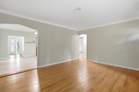 House in Saint Petersburg, Florida 2 bedrooms, 131.09 sq.m. № 2322905 - photo 8