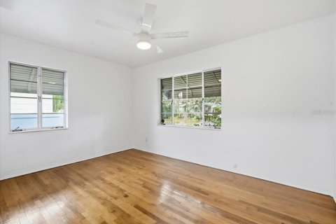 House in Saint Petersburg, Florida 2 bedrooms, 131.09 sq.m. № 2322905 - photo 19