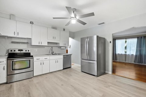 House in Saint Petersburg, Florida 2 bedrooms, 131.09 sq.m. № 2322905 - photo 13