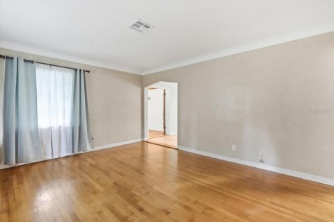 House in Saint Petersburg, Florida 2 bedrooms, 131.09 sq.m. № 2322905 - photo 7