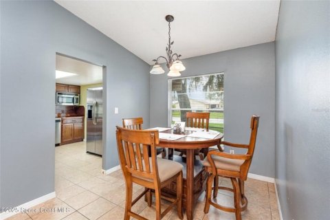 House in Titusville, Florida 2 bedrooms, 96.34 sq.m. № 1829948 - photo 10