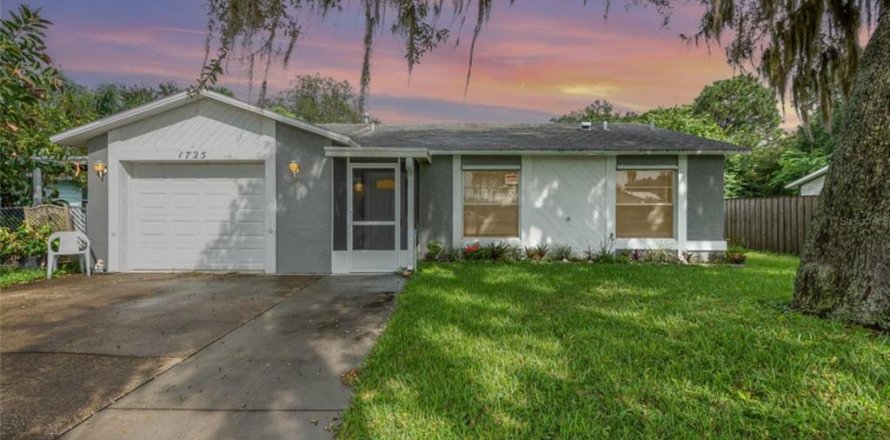 House in Titusville, Florida 2 bedrooms, 96.34 sq.m. № 1829948