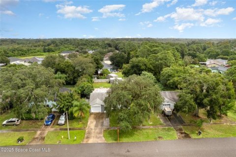 House in Titusville, Florida 2 bedrooms, 96.34 sq.m. № 1829948 - photo 2