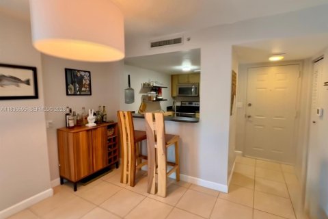 Купить кондоминиум в Майами, Флорида 1 спальня, 65.96м2, № 2054878 - фото 11