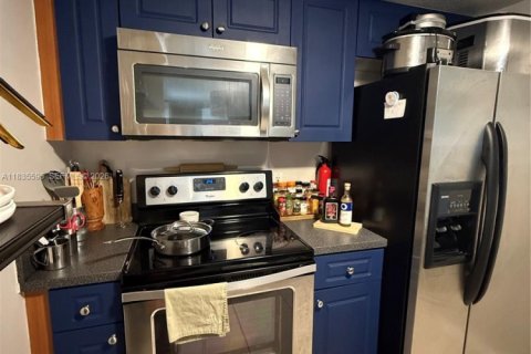 Купить кондоминиум в Майами, Флорида 1 спальня, 65.96м2, № 2054878 - фото 14