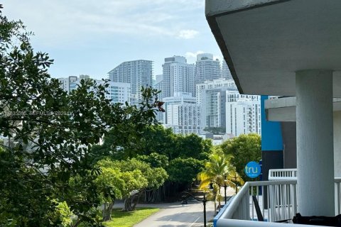 Купить кондоминиум в Майами, Флорида 1 спальня, 65.96м2, № 2054878 - фото 19
