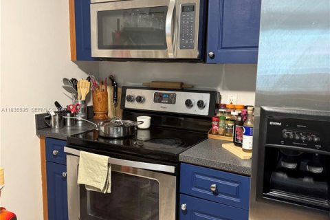 Купить кондоминиум в Майами, Флорида 1 спальня, 65.96м2, № 2054878 - фото 13