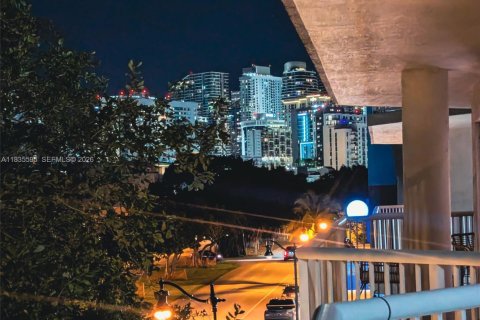 Купить кондоминиум в Майами, Флорида 1 спальня, 65.96м2, № 2054878 - фото 2