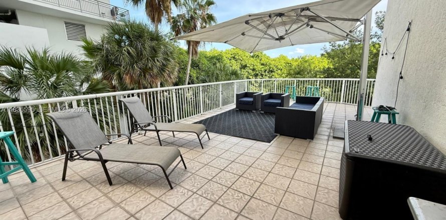 Кондоминиум с 1 спальней в Майами, Флорида № 2054878