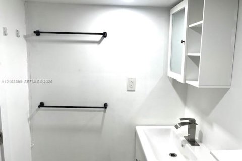 Villa ou maison à louer à Davie, Floride: 1 chambre, 118.91 m2 № 2411803 - photo 15