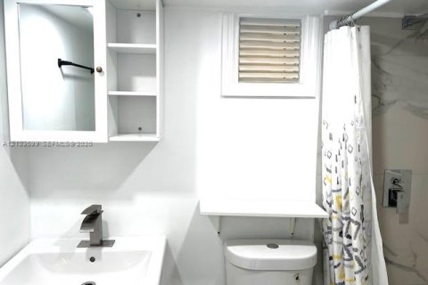 Villa ou maison à louer à Davie, Floride: 1 chambre, 118.91 m2 № 2411803 - photo 13