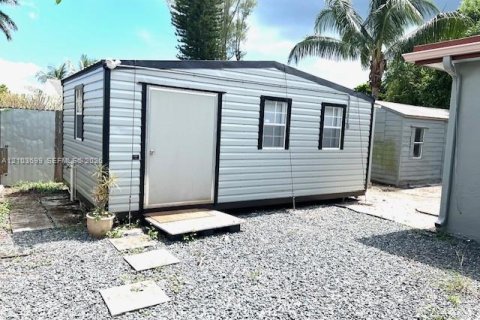 Villa ou maison à louer à Davie, Floride: 1 chambre, 118.91 m2 № 2411803 - photo 5