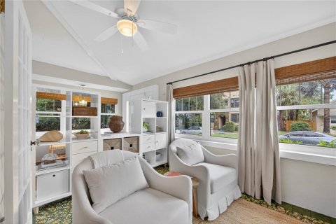 House in Saint Petersburg, Florida 5 bedrooms, 290.04 sq.m. № 2198224 - photo 5