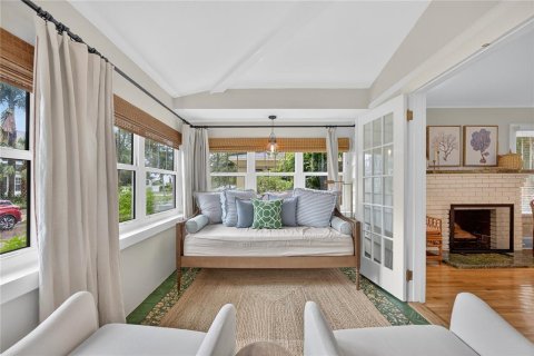 House in Saint Petersburg, Florida 5 bedrooms, 290.04 sq.m. № 2198224 - photo 6