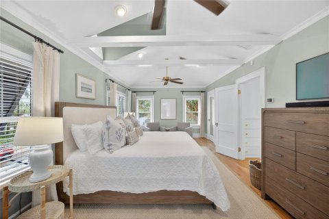House in Saint Petersburg, Florida 5 bedrooms, 290.04 sq.m. № 2198224 - photo 25