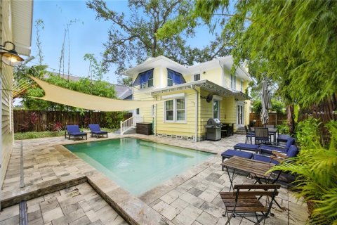 House in Saint Petersburg, Florida 5 bedrooms, 290.04 sq.m. № 2198224 - photo 2