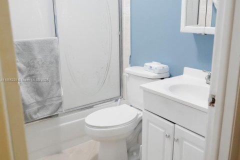 Condo in Miami, Florida, 3 bedrooms  № 1874889 - photo 9