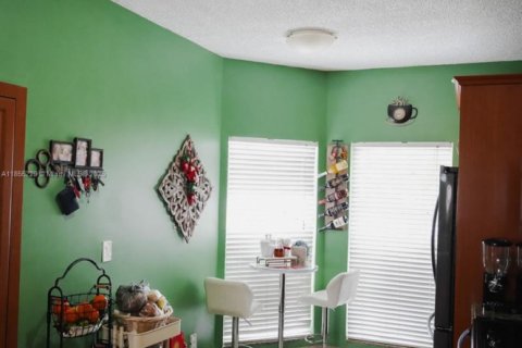 Condo in Miami, Florida, 3 bedrooms  № 1874889 - photo 4