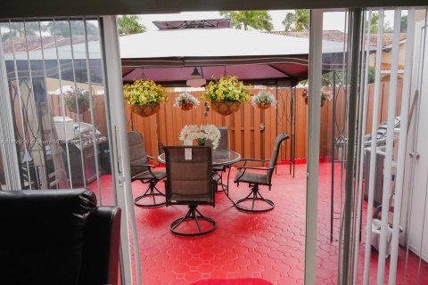 Condo in Miami, Florida, 3 bedrooms  № 1874889 - photo 6