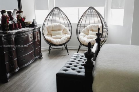 Condo in Miami, Florida, 3 bedrooms  № 1874889 - photo 10