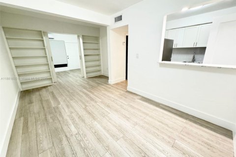 Villa ou maison à louer à Miami Beach, Floride: 2 chambres, 69.68 m2 № 1981807 - photo 6