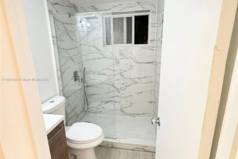 Villa ou maison à louer à Miami Beach, Floride: 2 chambres, 69.68 m2 № 1981807 - photo 23