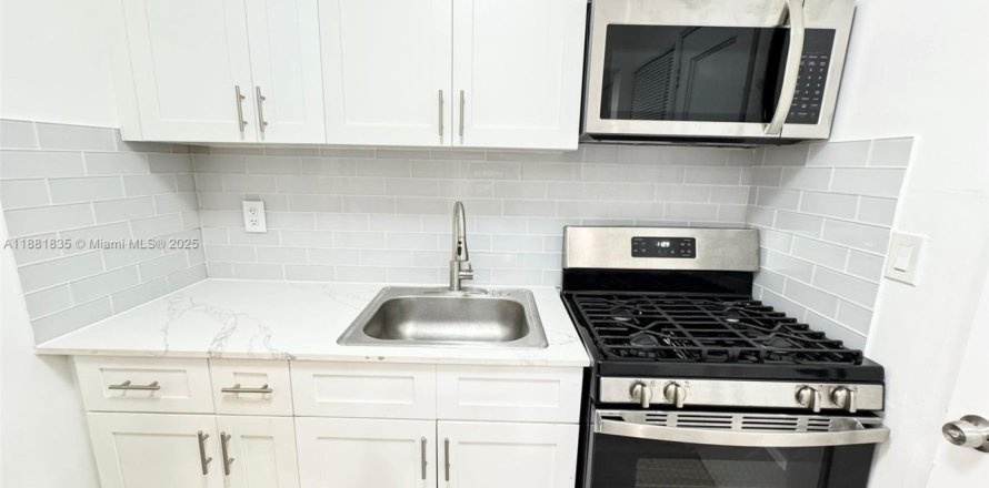 Villa ou maison à Miami Beach, Floride 2 chambres, 69.68 m2 № 1981807