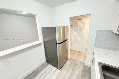 Villa ou maison à louer à Miami Beach, Floride: 2 chambres, 69.68 m2 № 1981807 - photo 5