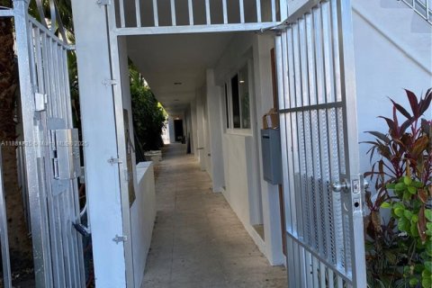 Villa ou maison à louer à Miami Beach, Floride: 2 chambres, 69.68 m2 № 1981807 - photo 30