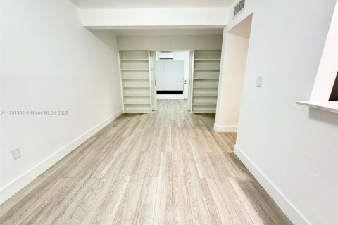 Villa ou maison à louer à Miami Beach, Floride: 2 chambres, 69.68 m2 № 1981807 - photo 7