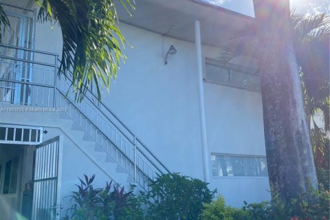 Villa ou maison à louer à Miami Beach, Floride: 2 chambres, 69.68 m2 № 1981807 - photo 29